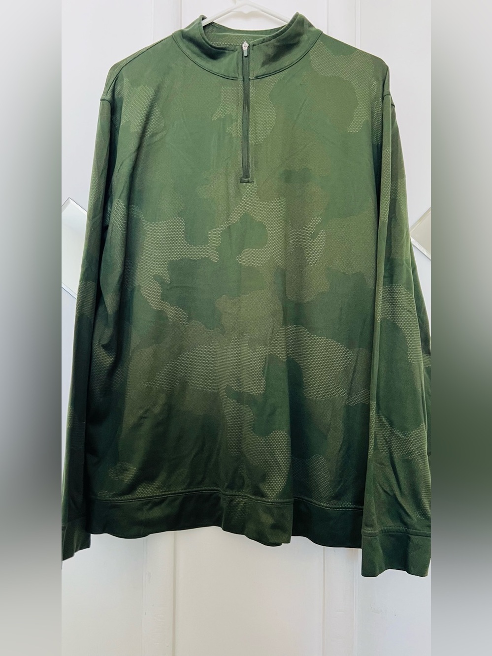 Men's Olive Green Camo Quarter-Zip men’s Pullover size XL